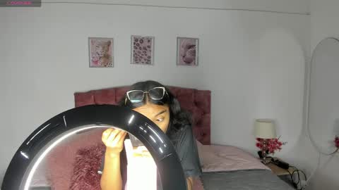 luna_velveth1 online show from April 18, 2026, 10:41 am