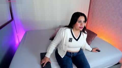 Luna  online show from December 17, 2025, 11:16 am