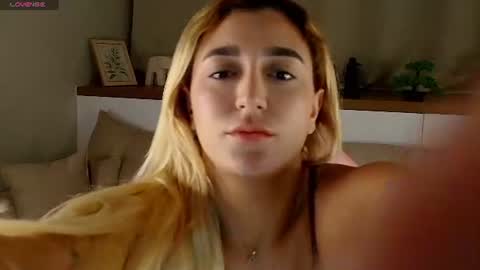 Snapshot of luna_velvvet chatting on June 15, 2026, 8:44 pm Luna online show from June 15, 2026, 8:44 pm