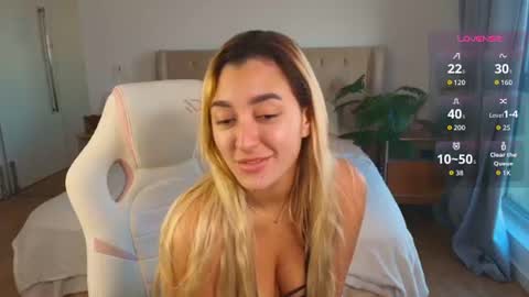 Snapshot of luna_velvvet chatting on July 16, 2026, 7:20 pm Luna online show from July 16, 2026, 7:20 pm