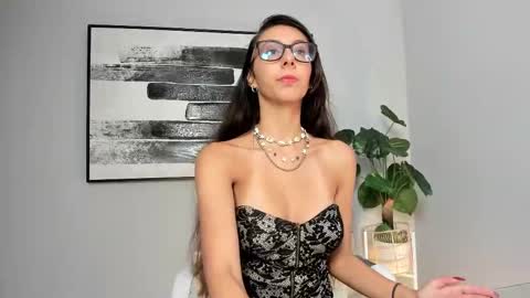 luna online show from March 4, 2025, 12:01 pm