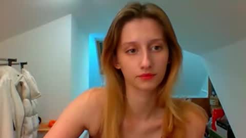 L U N A  online show from December 18, 2024, 5:52 pm