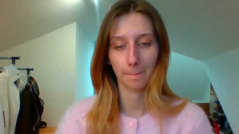 L U N A  online show from February 7, 2025, 2:47 pm