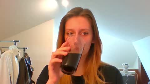 L U N A  online show from March 5, 2025, 2:45 pm