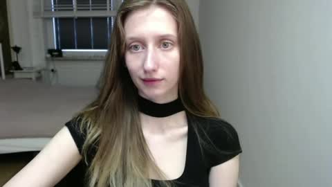 Snapshot of luna_xsensual chatting on May 6, 2026, 5:35 am L U N A online show from May 6, 2026, 5:35 am
