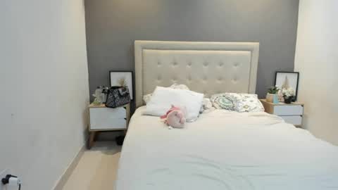 lunaa08 online show from June 19, 2026, 10:24 pm