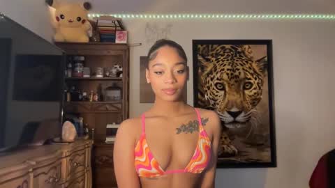 lunaa_11 online show from December 12, 2024, 9:58 pm