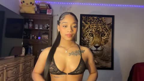 lunaa_11 online show from January 14, 2025, 4:04 am