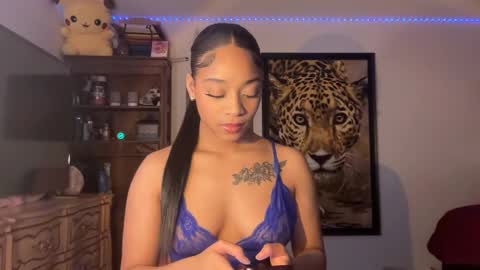 lunaa_11 online show from February 28, 2025, 10:06 pm