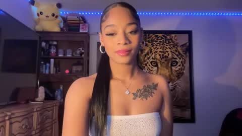 lunaa_11 online show from March 6, 2025, 9:20 pm