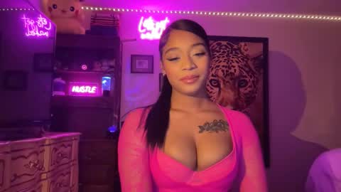 lunaa_11 online show from April 29, 2026, 6:17 am