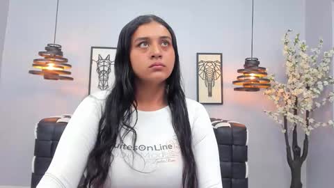 Snapshot of lunaa_abril chatting on February 26, 2026, 12:15 pm Luna Abril online show from February 26, 2026, 12:15 pm