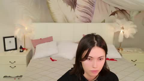 Luna online show from April 4, 2026, 8:06 pm