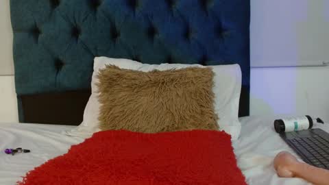 Luna Collins online show from March 5, 2026, 4:03 pm