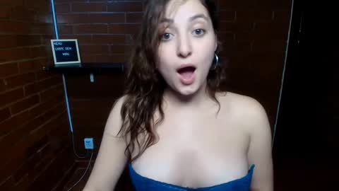 lunaa_m_ online show from February 21, 2025, 2:50 am