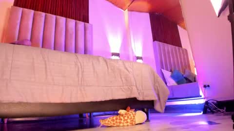 lunaa_moonn online show from May 22, 2026, 8:36 pm
