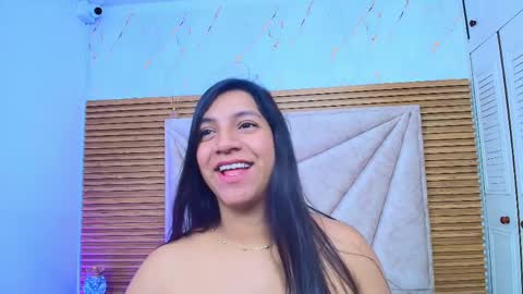 Snapshot of lunaa_rossee_ chatting on May 15, 2026, 7:54 pm Lunaa rossee online show from May 15, 2026, 7:54 pm