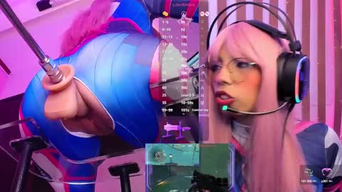 Luna online show from October 2, 2025, 10:06 pm