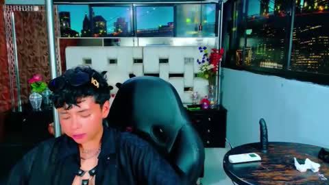 lunabustygirl online show from November 26, 2025, 1:39 am