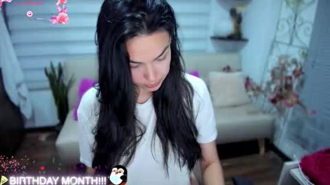 Luna online show from November 7, 2025, 2:33 am