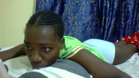 Snapshot of lunah_kitty chatting on April 6, 2026, 4:46 am lunah_kitty online show from April 6, 2026, 4:46 am