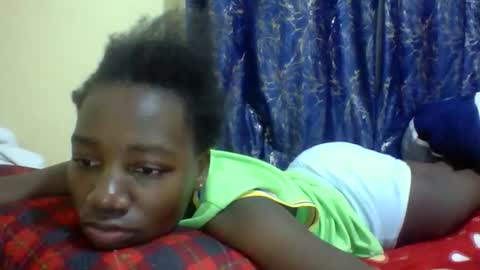 Snapshot of lunah_kitty chatting on April 23, 2026, 1:40 am lunah_kitty online show from April 23, 2026, 1:40 am