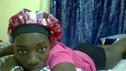 Snapshot of lunah_kitty chatting on May 3, 2026, 10:10 am lunah_kitty online show from May 3, 2026, 10:10 am