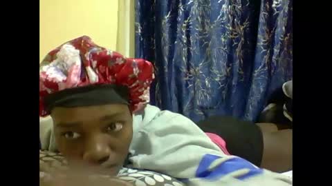 Snapshot of lunah_kitty chatting on May 4, 2026, 3:24 am lunah_kitty online show from May 4, 2026, 3:24 am