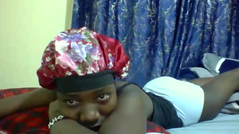 Snapshot of lunah_kitty chatting on May 12, 2026, 9:01 pm lunah_kitty online show from May 12, 2026, 9:01 pm