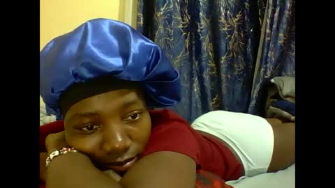 Snapshot of lunah_kitty chatting on May 18, 2026, 4:07 am lunah_kitty online show from May 18, 2026, 4:07 am