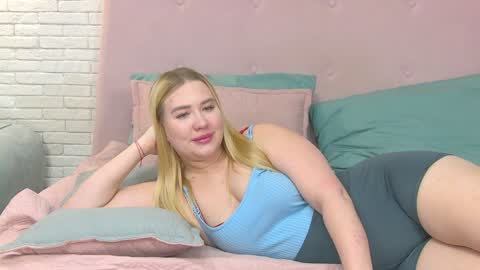 LunaHouston online show from January 13, 2025, 1:13 am