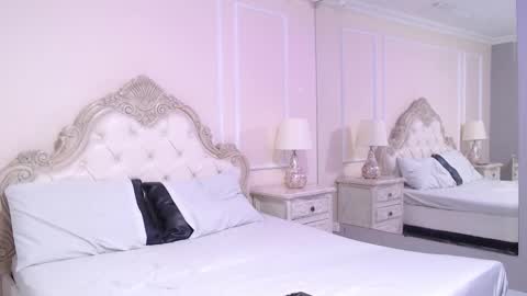 Luna  online show from February 9, 2026, 1:59 pm