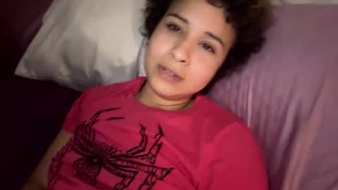 lunaloopzz online show from April 18, 2026, 2:26 am