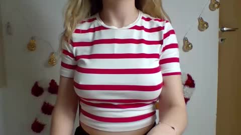 lunalovegood869275 online show from December 3, 2025, 2:59 pm