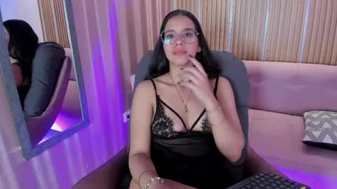 Snapshot of lunamillers_ chatting on May 5, 2026, 12:24 pm lunamillers_ online show from May 5, 2026, 12:24 pm