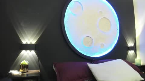 lunamisteriosa_ online show from November 4, 2025, 11:31 am