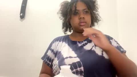 lunamoth00 online show from January 6, 2026, 1:15 pm