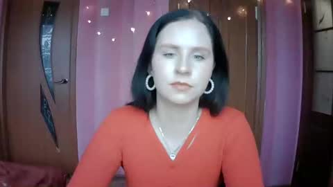 lunamystique_ online show from January 27, 2025, 9:23 am