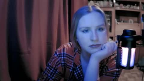 lunamystique_ online show from February 18, 2026, 2:07 am