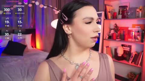 Luna  next streams Mon Fri Sat Sun 8pm-5am gmt0 online show from February 25, 2025, 11:44 pm