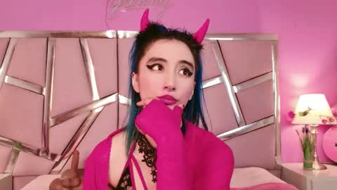 Luna Page online show from October 3, 2025, 9:34 pm