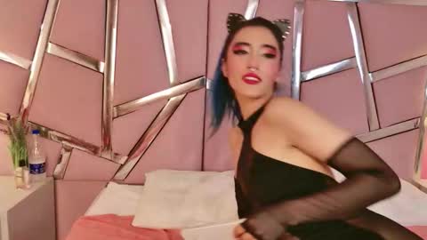 Luna Page online show from October 8, 2025, 8:39 pm