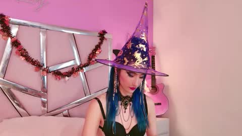 Luna Page online show from October 14, 2025, 8:31 pm