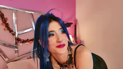 Luna Page online show from October 17, 2025, 9:17 pm