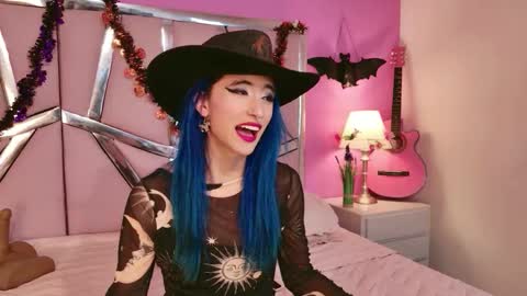 Luna Page online show from October 18, 2025, 8:42 pm