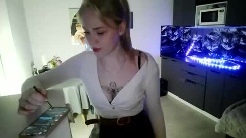 lunapeony online show from February 9, 2026, 3:49 pm