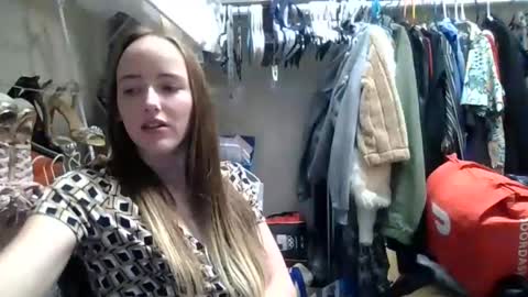 lunapixie2020 online show from October 28, 2025, 6:54 pm