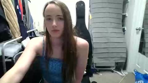 lunapixie2020 online show from May 5, 2026, 2:30 am