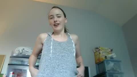 lunapixie2020 online show from May 9, 2026, 10:37 pm