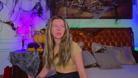 Luna Rishi online show from November 3, 2025, 6:14 am